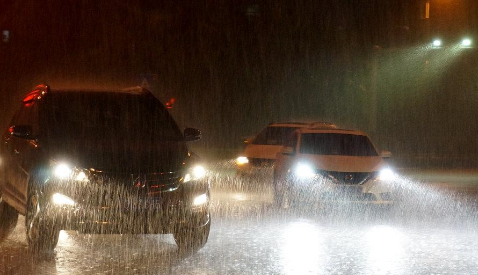長(zhǎng)途租車(chē)旅行要特別注意大雨天的安全